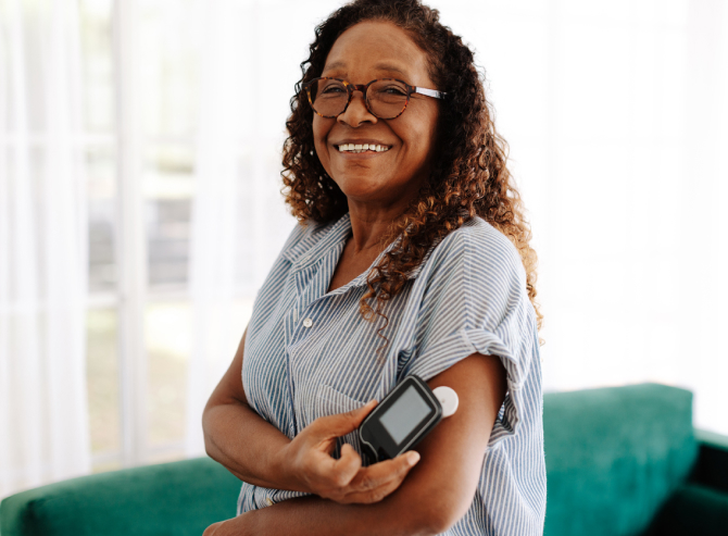 old-women-using-cgm